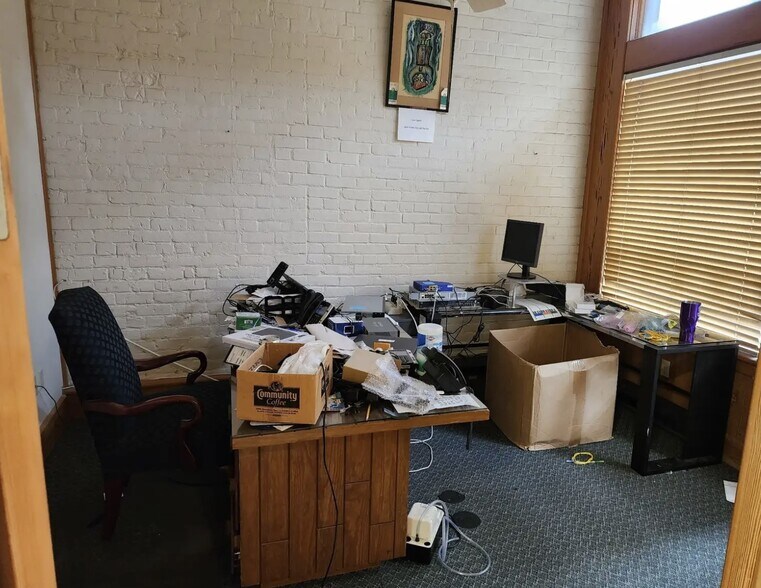 More Photos Of 203 E Thomas St, Hammond Office For Sale