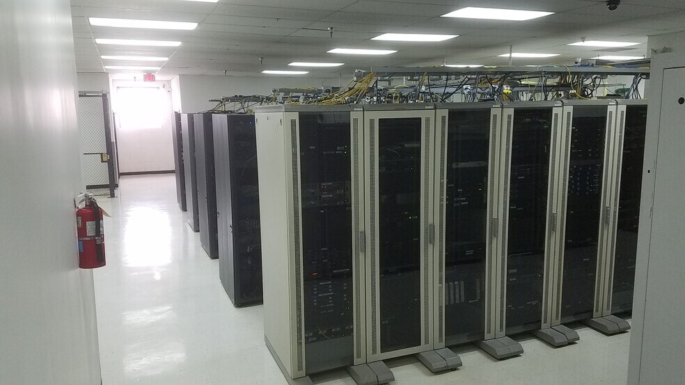 More Photos Of 2805 Canton St, Dallas Distribution For Lease