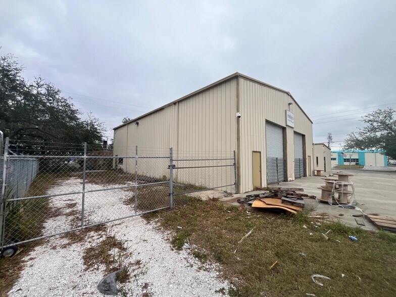 More Photos Of 1734 5th St, Bradenton Warehouse For Lease