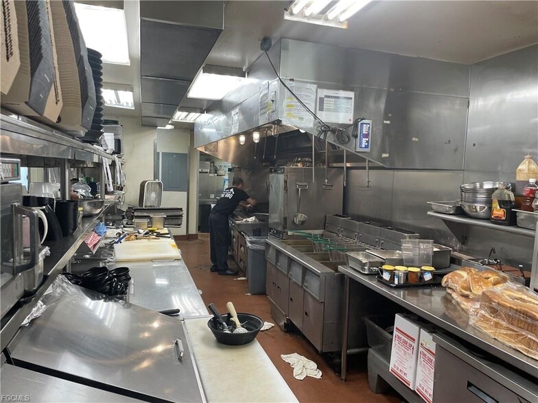 More Photos Of 12148 S Cleveland Ave, Fort Myers Restaurant For Sale