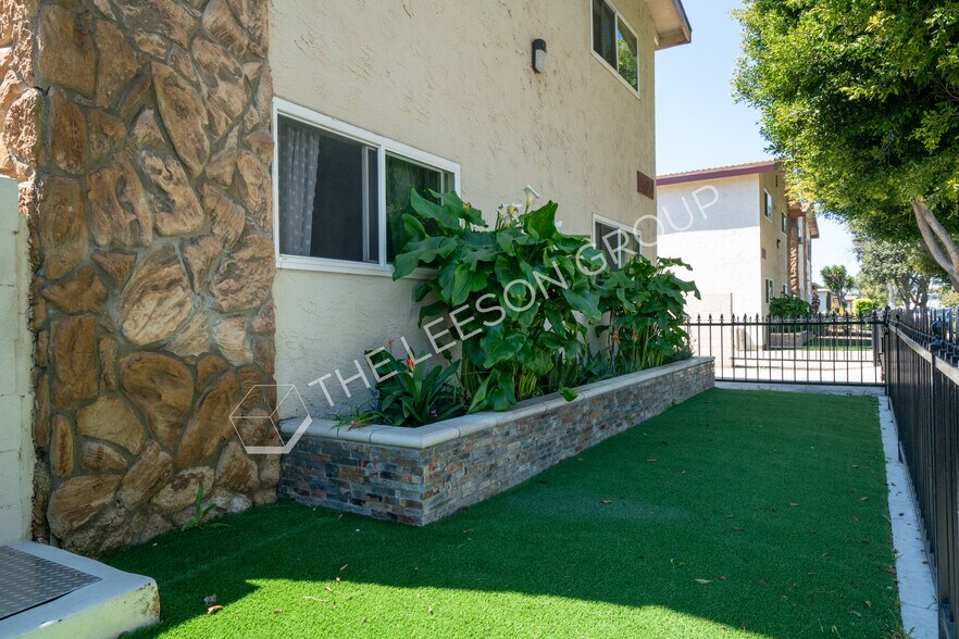 More Photos Of 1520 W 20th St, Long Beach Apartments For Sale