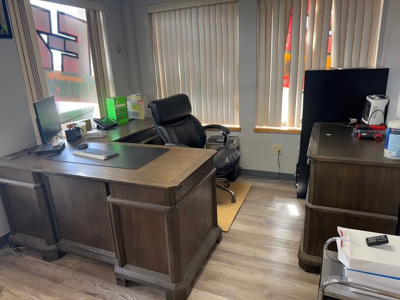 More Photos Of 2329 8th Ave, Greeley Auto Dealership For Sale