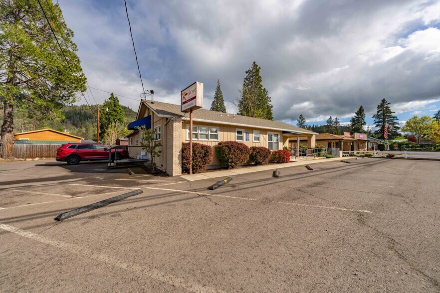 More Photos Of 21990 Highway 62, Shady Cove Healthcare For Sale