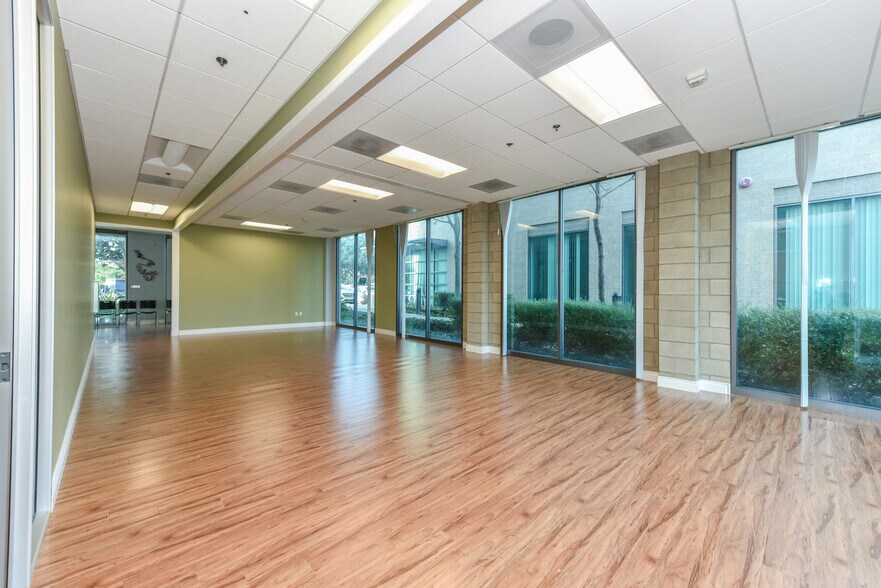More Photos Of 950 Roosevelt Ave, Irvine Loft Creative Space For Sale