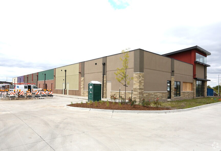More Photos Of 1320-1378 Hickman Rd, Waukee General Retail For Lease