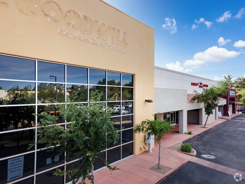 More Photos Of 868 N Gilbert Rd, Gilbert Freestanding For Lease