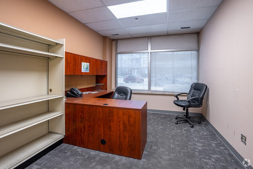 More Photos Of 8520 106A Ave NW, Edmonton Warehouse For Lease