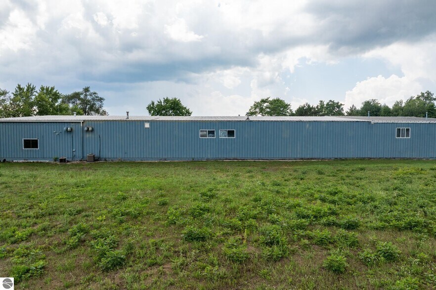 More Photos Of 910 Industrial Dr, Mount Pleasant Warehouse For Sale