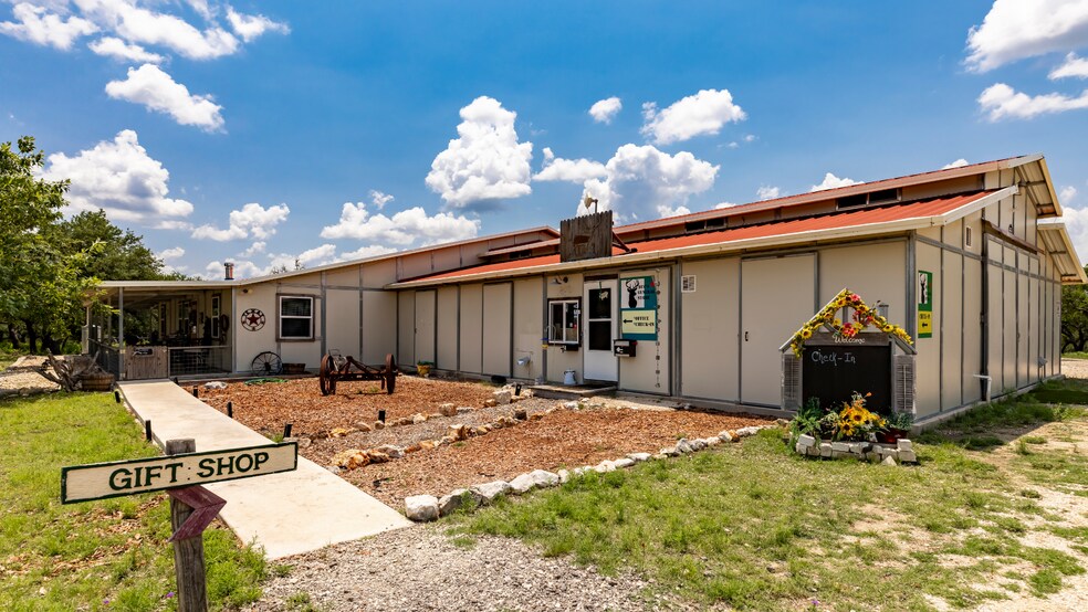 More Photos Of 6411 Junction Hwy, Mountain Home Specialty For Sale