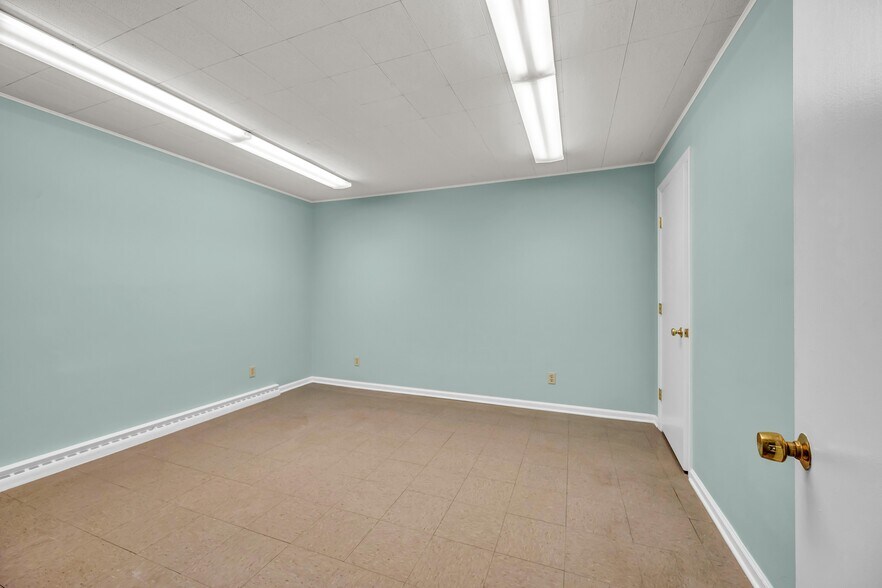 More Photos Of 172 Mount Pleasant Rd, Newtown Medical For Lease