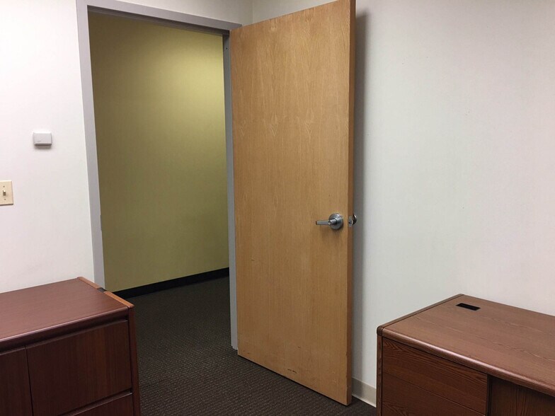 More Photos Of 2253 Randall Rd, Carpentersville Self Storage For Lease