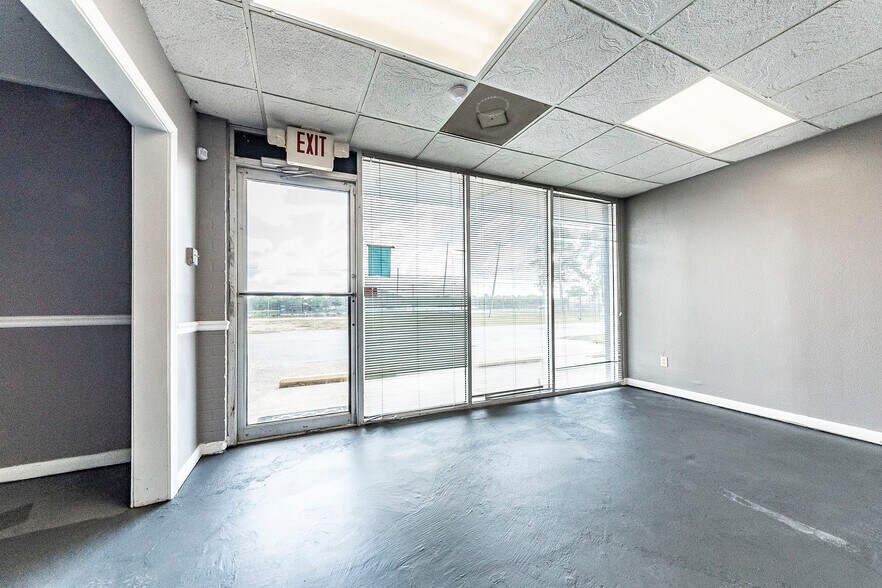 More Photos Of 6756 Masters Rd, Manvel Office For Lease