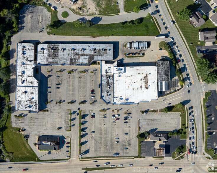 More Photos Of 1090-1250 E Lake St, Hanover Park Unknown For Lease