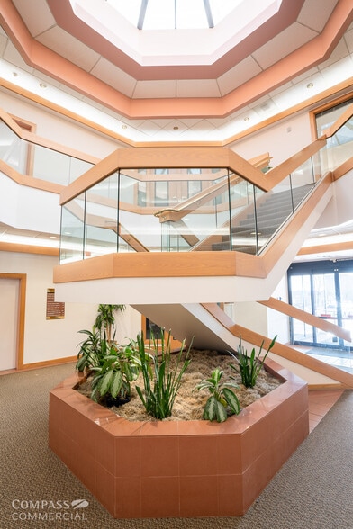 More Photos Of 10001-10117 SE Sunnyside Rd, Clackamas Unknown For Lease