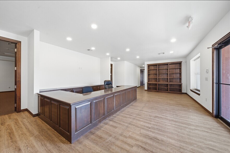 More Photos Of 370690 E Old Highway 64, Cleveland Office For Sale