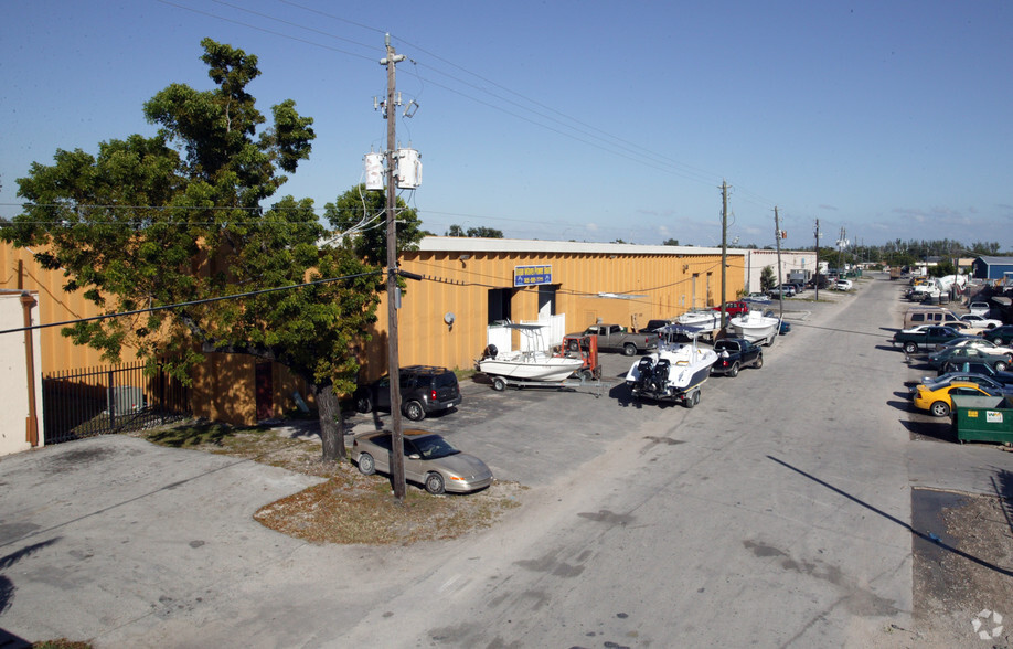 Primary Photo Of 2305 NW 150th St, Opa Locka Warehouse For Lease