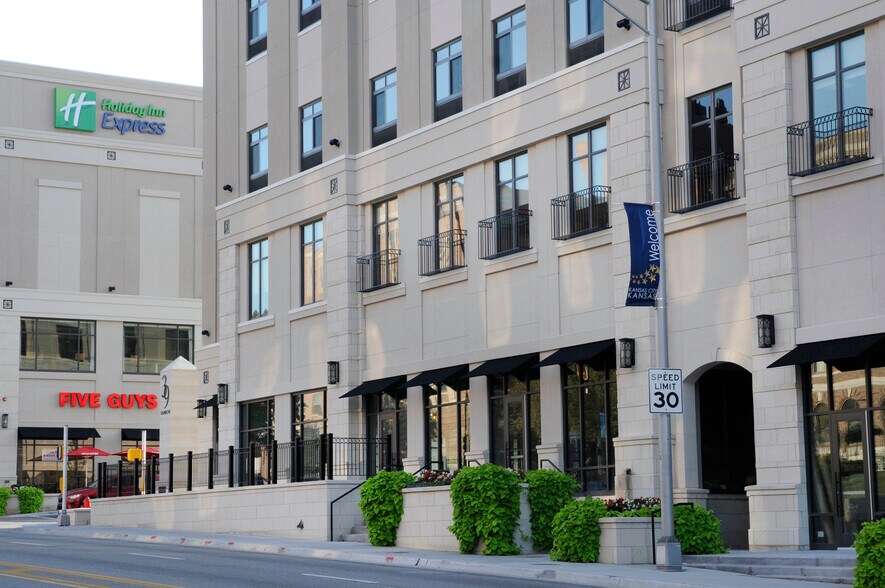 More Photos Of 3900-3928 Rainbow Blvd, Kansas City Medical For Lease