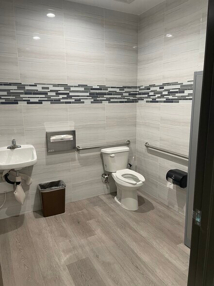 More Photos Of 13079 Artesia Blvd, Cerritos Unknown For Lease