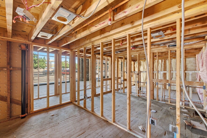 More Photos Of 1623-1633 19th St, Bakersfield Freestanding For Lease