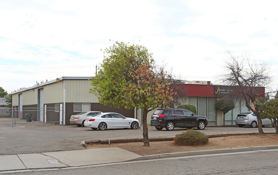 More Photos Of 5234 E Pine Ave, Fresno Warehouse For Lease