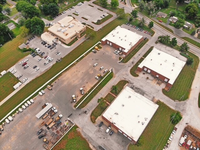 More Photos Of 5893 Raytown Rd, Raytown Warehouse For Lease