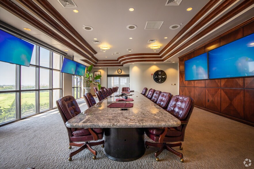 More Photos Of 701 Cedar Lake Blvd, Oklahoma City Office For Lease