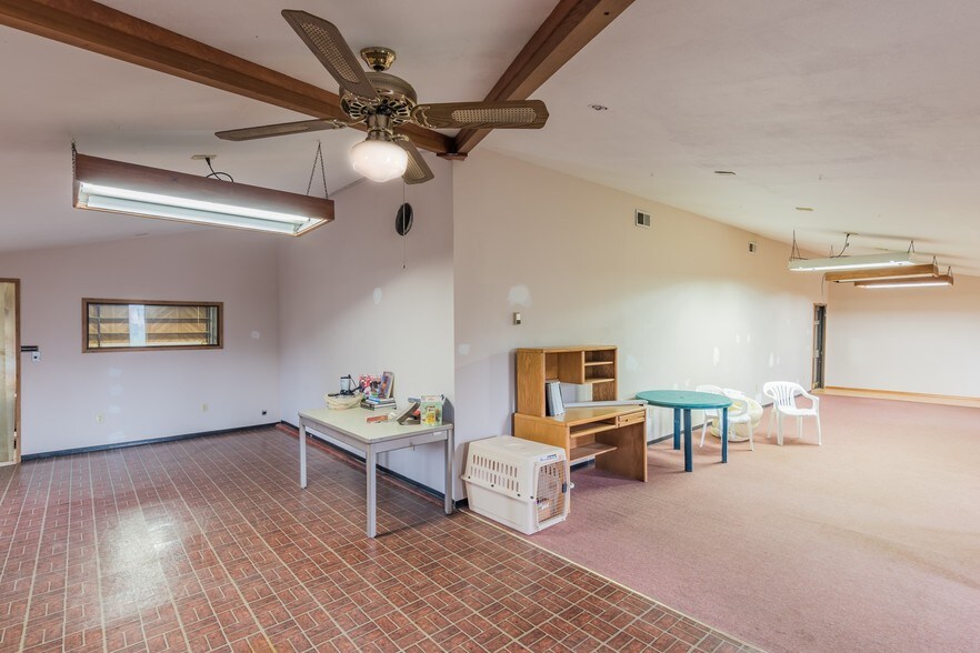 More Photos Of 941 SW Alder St, Dundee Warehouse For Sale