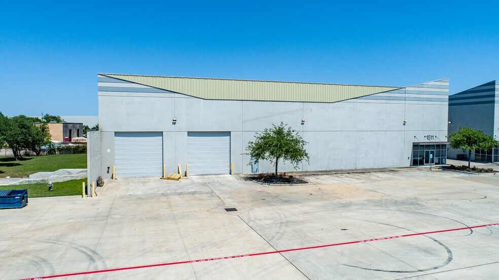 More Photos Of 1511 Industrial Dr, Missouri City Warehouse For Lease