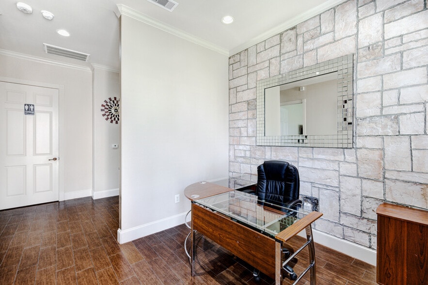 More Photos Of 1836 Snake River Rd, Katy Office Residential For Sale