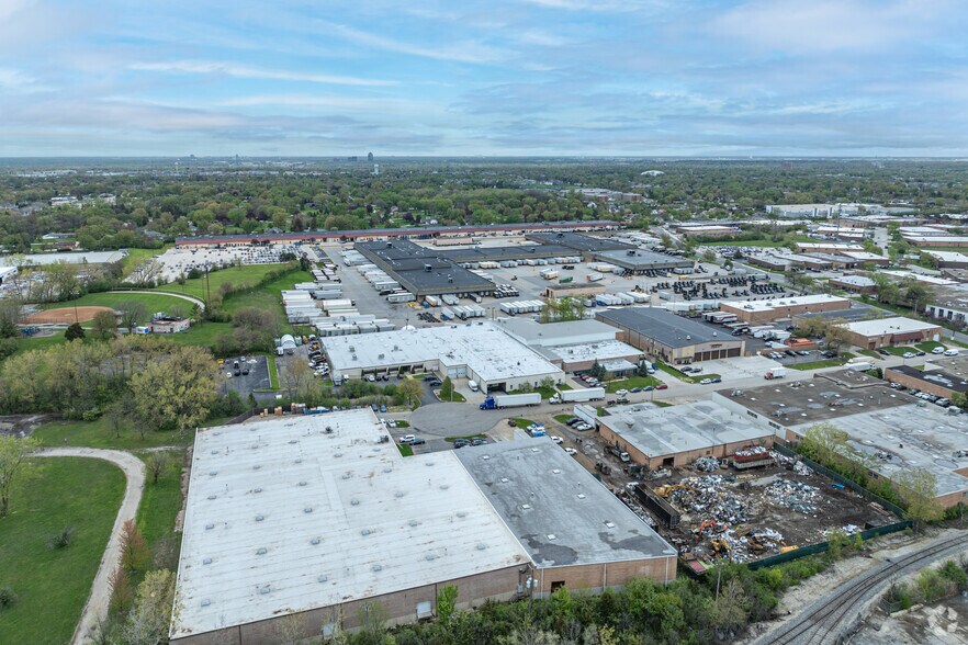 More Photos Of 1540-1544 W Wrightwood Ct, Addison Warehouse For Lease