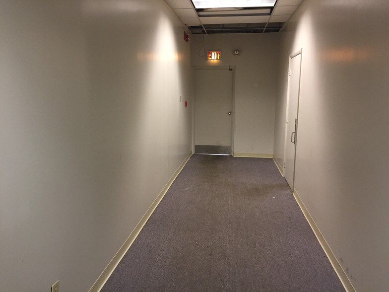 More Photos Of 275 Center Rd, Monroeville Office For Lease