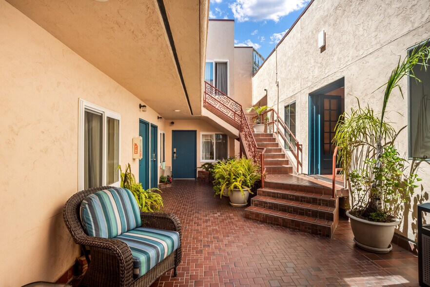 More Photos Of 409 Crescent Ave, Avalon Hotel For Sale