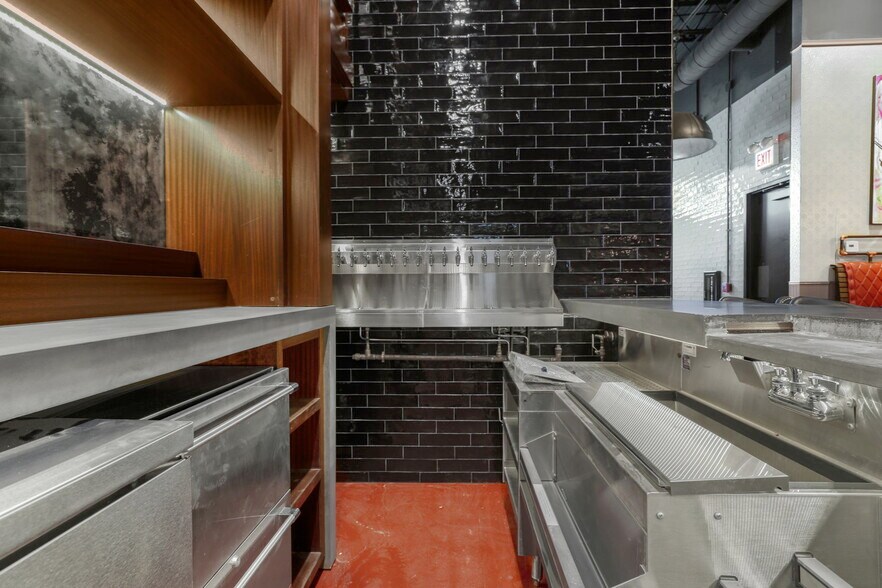 More Photos Of 819 N California Ave, Chicago Bar For Sale