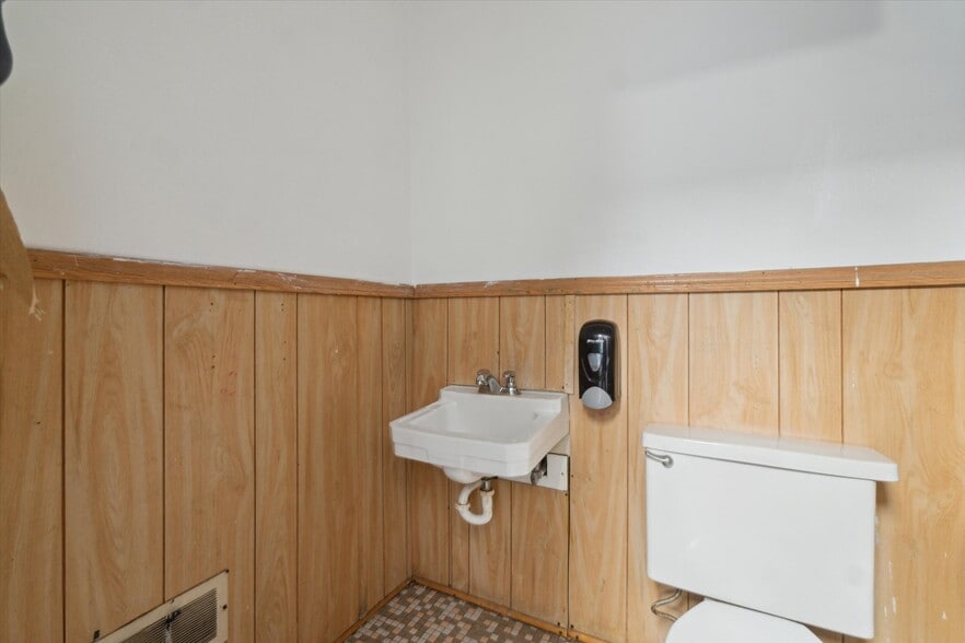 More Photos Of 4248 N 76th St, Milwaukee Storefront Retail Residential For Sale