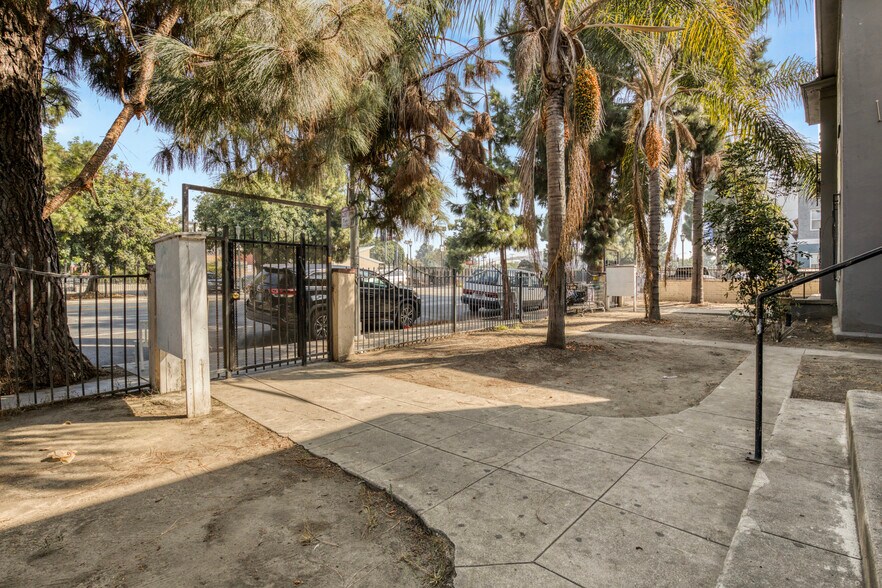 More Photos Of 844 W Martin Luther King Jr Blvd, Los Angeles Apartments For Sale
