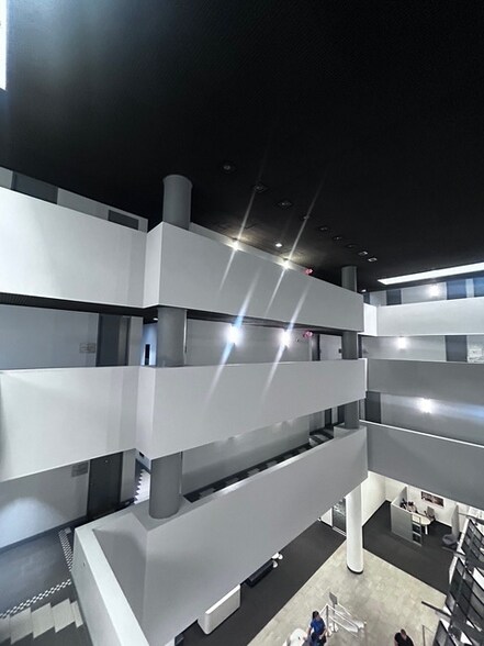 More Photos Of 900 W 49th St, Hialeah Medical For Lease