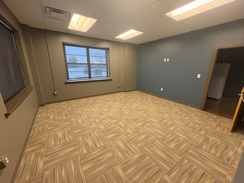 More Photos Of 1300 Hampton Ave, Saint Louis Office For Lease