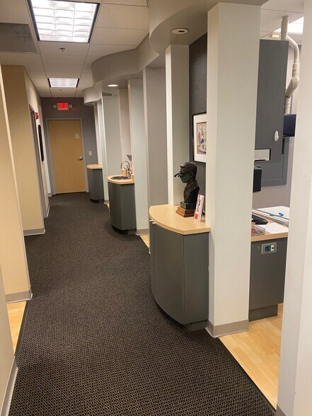 More Photos Of 8860 N 60th St, Milwaukee Office For Sale