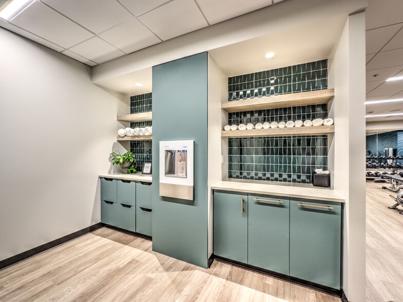 More Photos Of 10375 Park Meadows Dr, Lone Tree Office For Lease