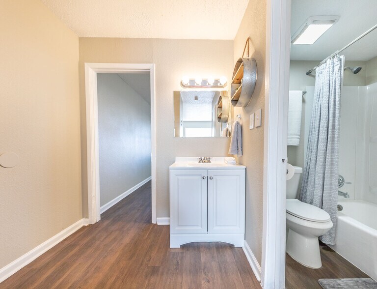 More Photos Of 102 Waco Ave, Lubbock Apartments For Sale