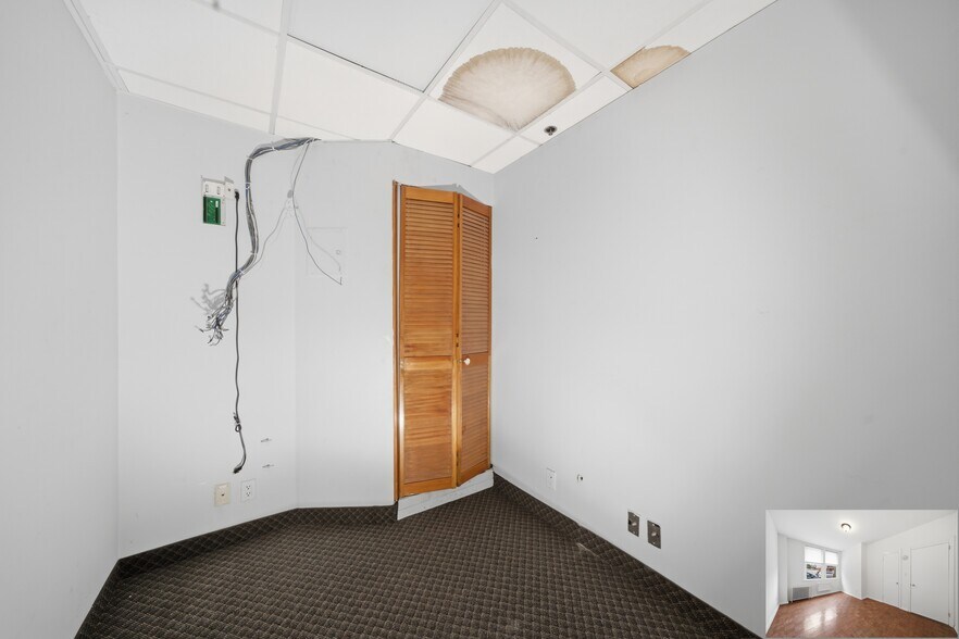 More Photos Of 66-00 66-00 Borden Ave, Maspeth Office For Lease