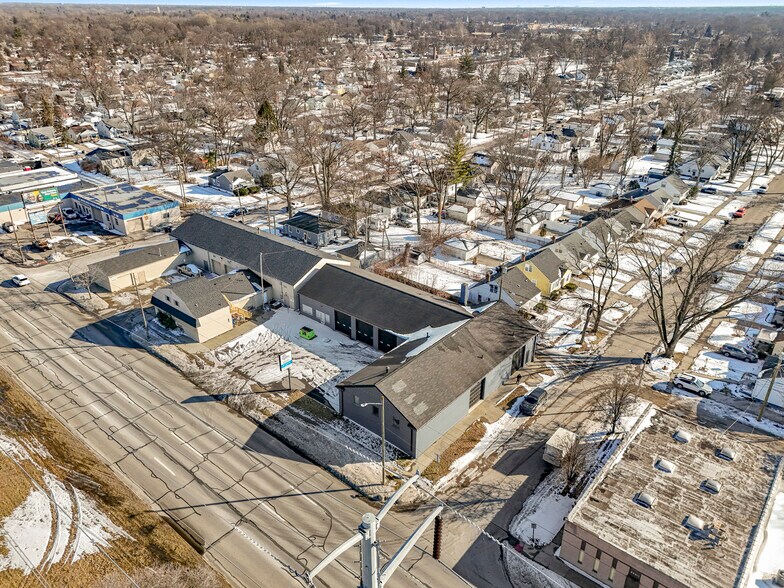 More Photos Of 26289 W Eight Mile Rd, Redford Township Manufacturing For Lease