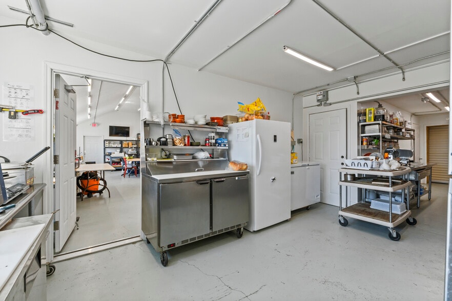 More Photos Of 357 W Main St, Searsport Freestanding For Sale