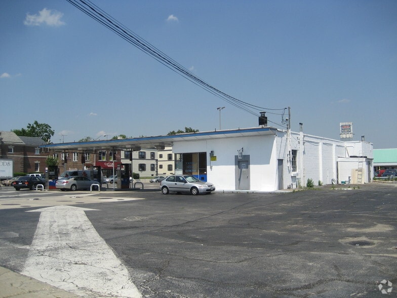 More Photos Of 131 W Merrick Rd, Freeport General Retail For Lease