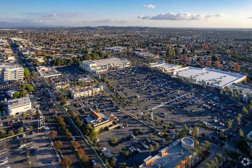 More Photos Of 15436 Whittier Blvd, Whittier Restaurant For Sale