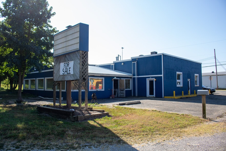 Primary Photo Of 600 Zanesville St, Beverly General Retail For Sale