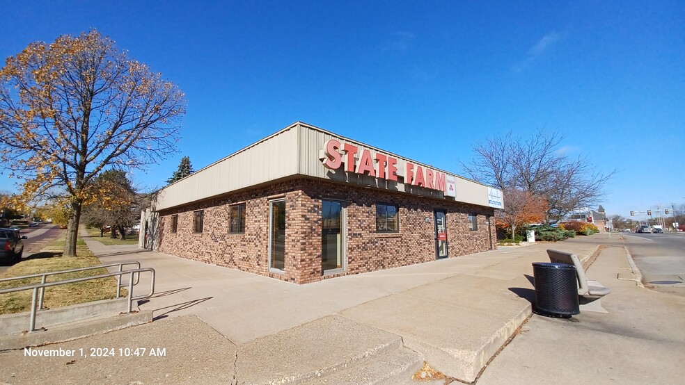 Primary Photo Of 822-826 S 4th St, Clinton Office For Sale