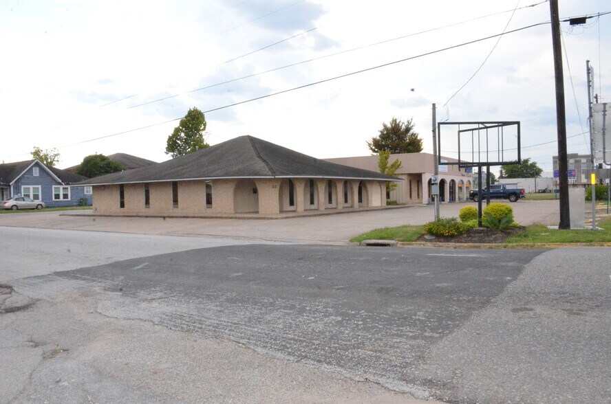 More Photos Of 212 E Houston St, Cleveland Office For Lease
