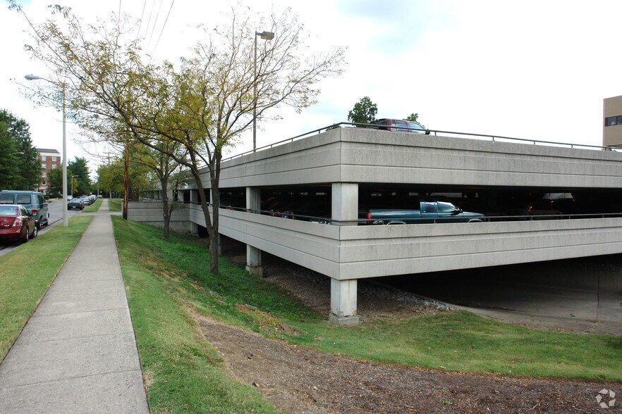 More Photos Of 1401 Harrodsburg Rd, Lexington Medical For Lease