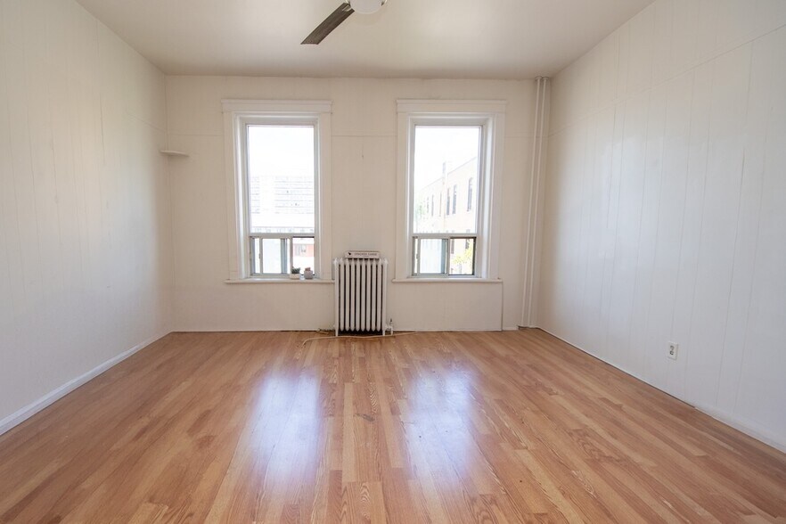 More Photos Of 197 Hunter St W, Peterborough Storefront Retail Residential For Sale